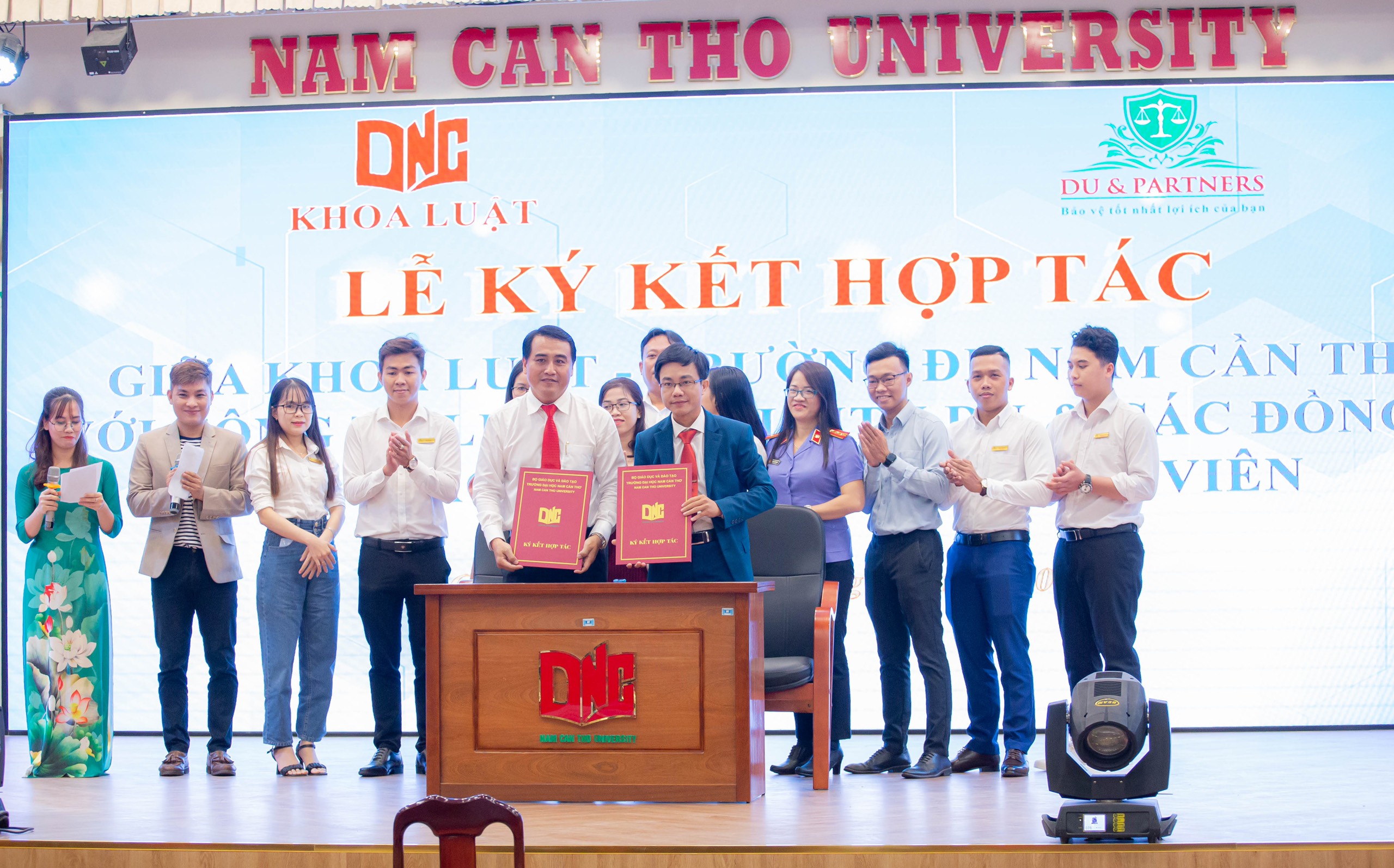 Công ty Luật TNHH Du và Cộng Sự ký kết văn bản thoả thuận hợp tác với Khoa Luật Trường Đại học Nam Cần Thơ